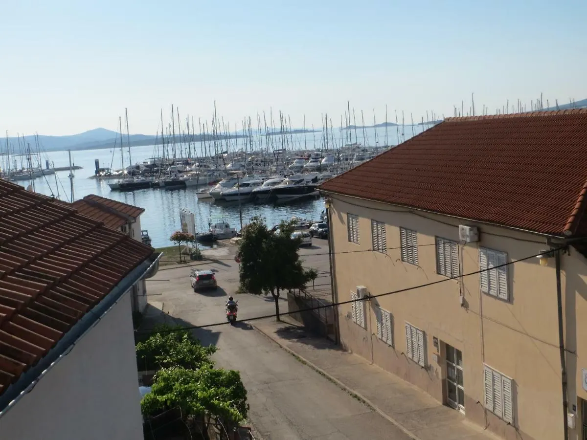 Guest house Apartmani Milena Biograd Na Moru