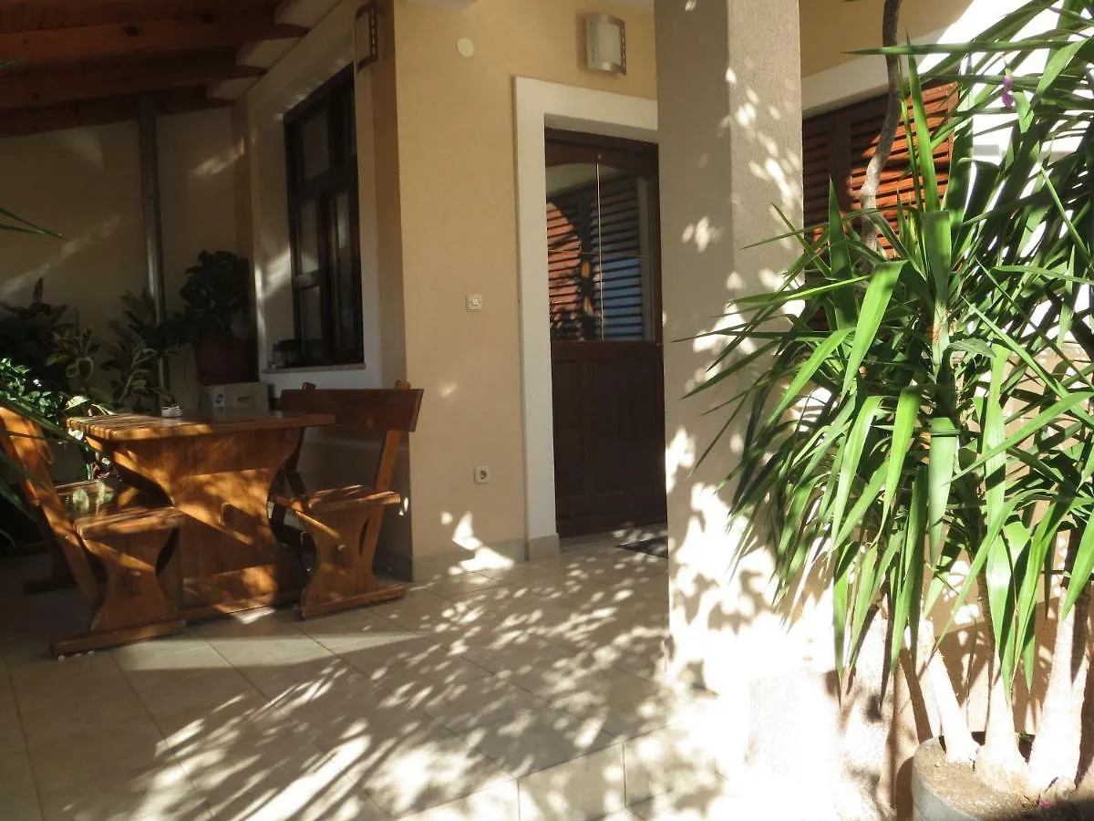 Apartmani Milena Biograd Na Moru Guest house